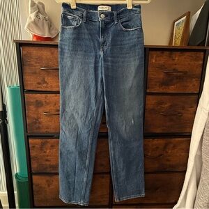 Abercrombie & Fitch Women’s Medium Blue Low Rise Straight Jeans